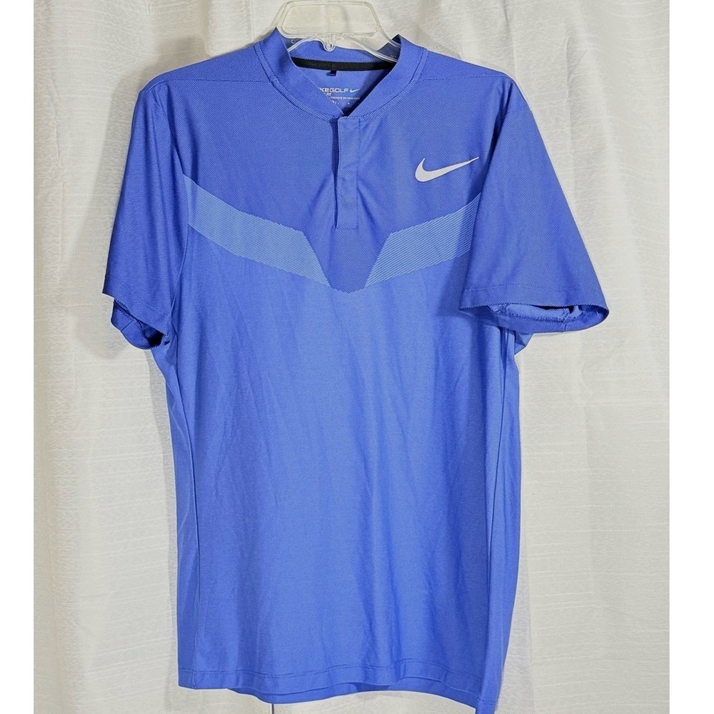 Nike Men's Large Zonal Cooling MM Fly Blade Golf Polo in a light blue color.